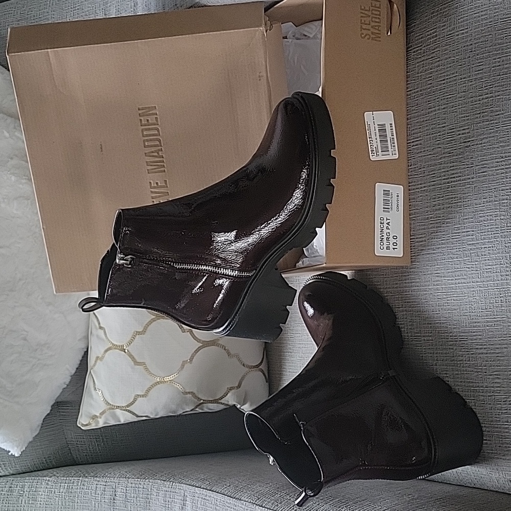NWT STEVE MADDEN SIZE 10 CHUNK HEEL BOOT